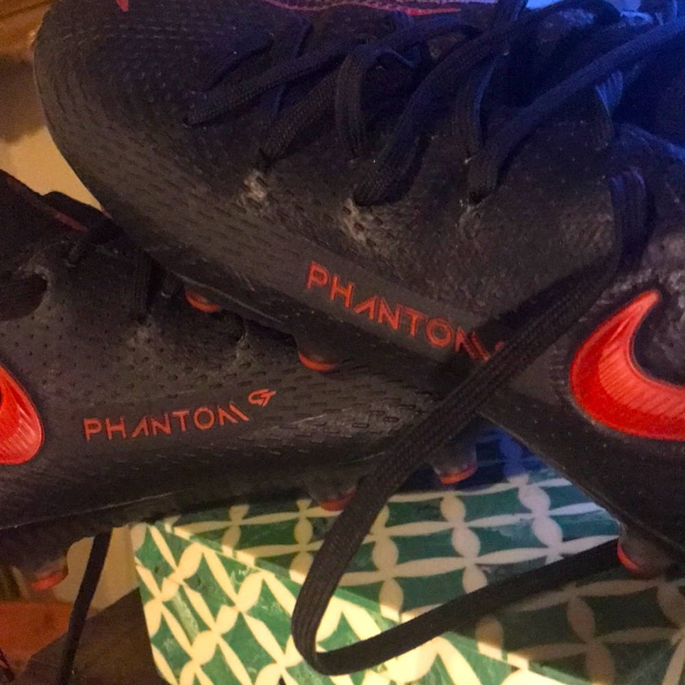 Nike Phantom Soccer Cleats